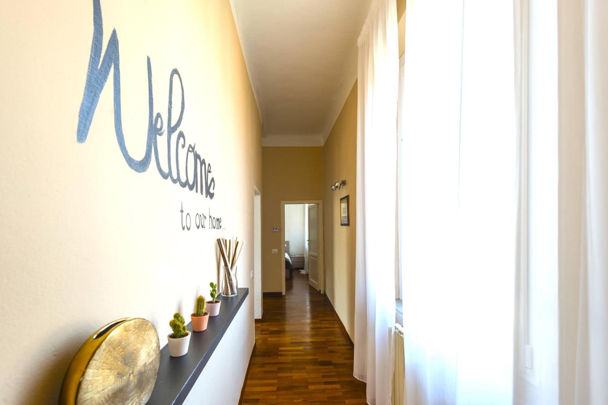 Hostly-suite Le Maioliche-near The Tower Apartment *