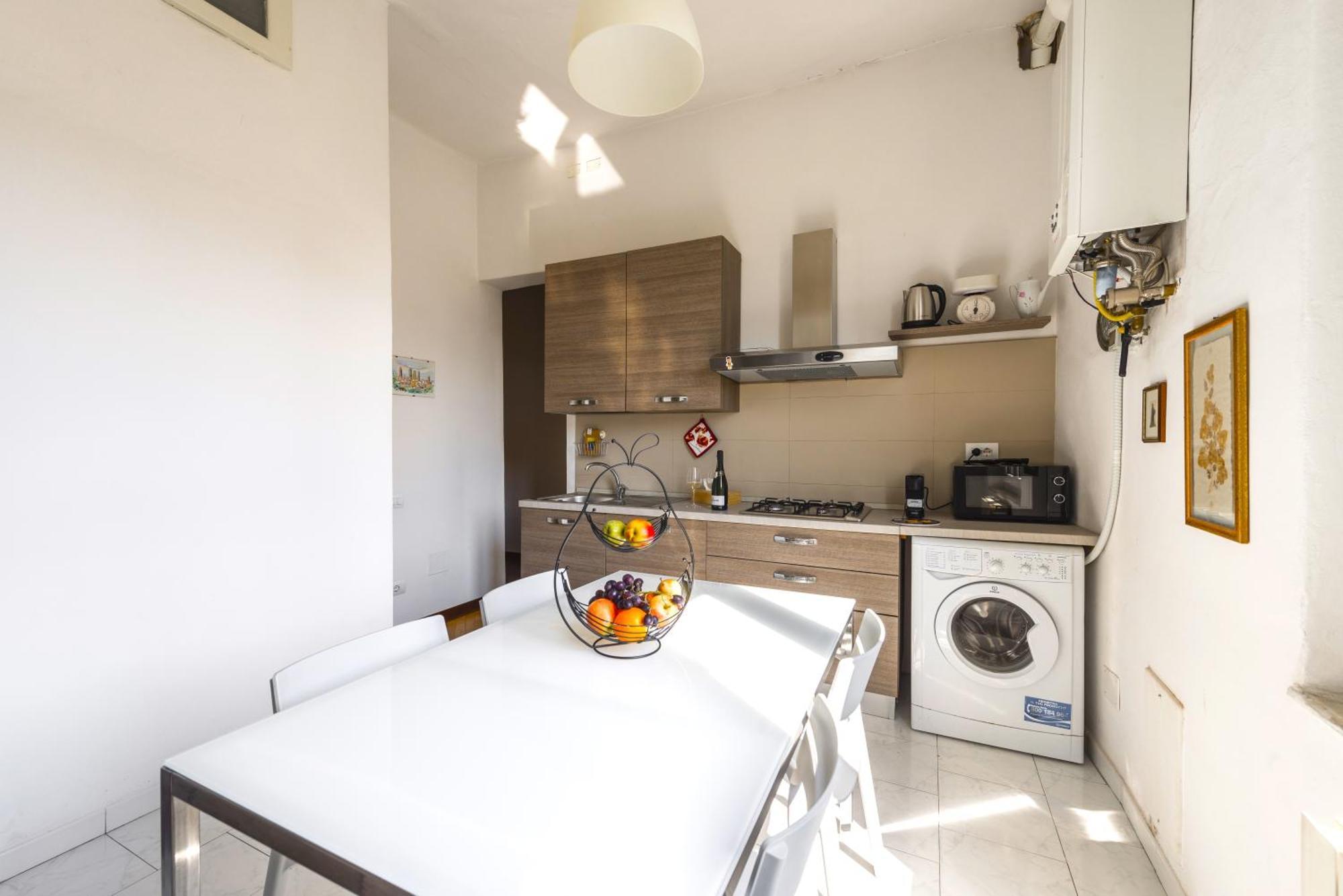 Hostly-suite Le Maioliche-near The Tower Apartment *
